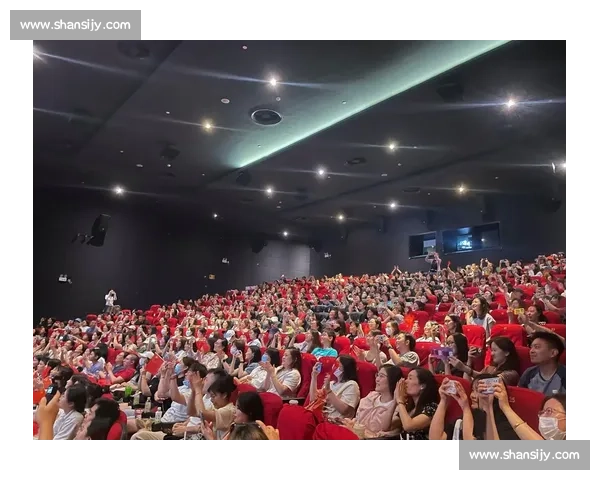 泪目!5 万球迷高唱国歌点燃重庆,18 岁新星点球绝杀书写新章 泪目!5 万球迷高唱国歌点燃重庆,18 岁新星点球绝杀书写新章