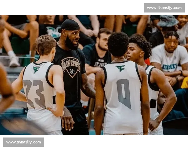 勒布朗之子布莱斯助阵亚利桑那大学学弟锦标赛:传承篮球基因,见证未来之星成长 勒布朗之子布莱斯助阵亚利桑那大学学弟锦标赛:传承篮球基因,见证未来之星成长