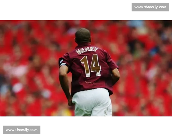 海布里 20 周年致敬!阿森纳第三客场球衣奶白鎏金复刻经典,环保材质续写传奇 海布里 20 周年致敬!阿森纳第三客场球衣奶白鎏金复刻经典,环保材质续写传奇