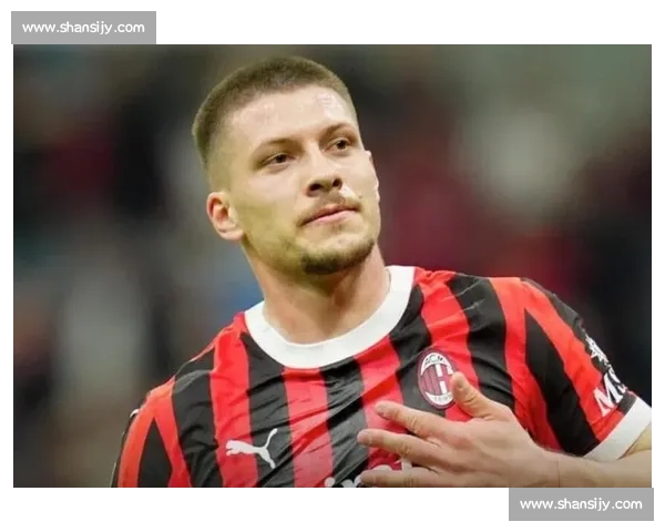 约维奇免签雅典 AEK 签约三年开启新征程 约维奇免签雅典 AEK 签约三年开启新征程